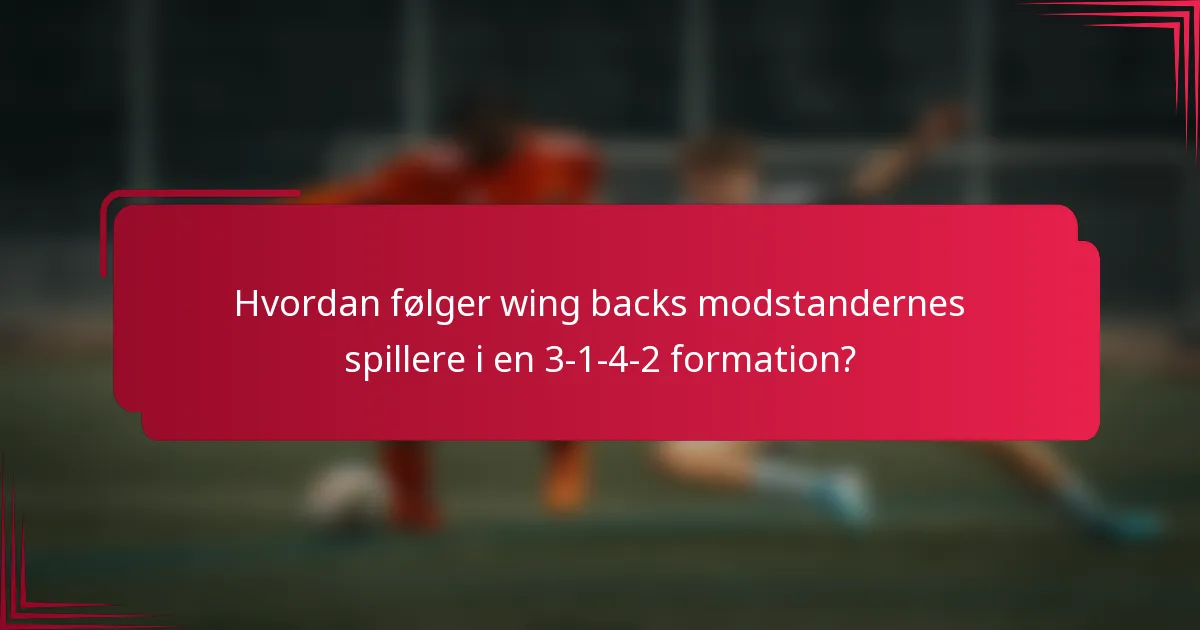 Hvordan følger wing backs modstandernes spillere i en 3-1-4-2 formation?